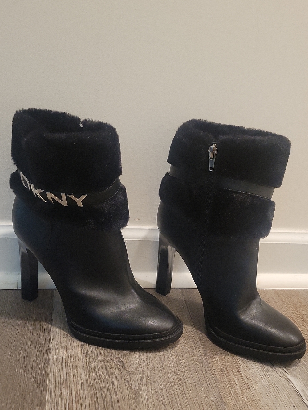DKNY Black Leather Ankle Boots with Faux-Fur Cuff! Sz.7.5!